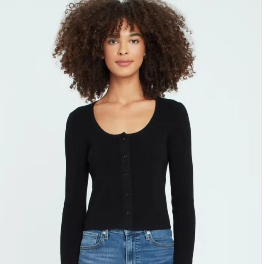 Billie the label Sheryl Scoop Neck Sweater - Picture 2 of 6